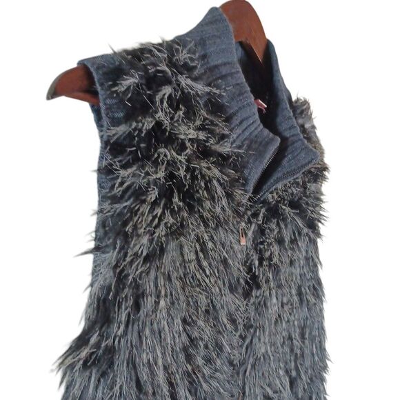 Romeo & Juliet Couture Size L Grey Fancy Faux Fur Zip Sweater Vest Angora Blend - Picture 3 of 9